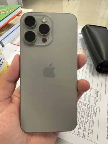 iPhone 15 pro max titânio