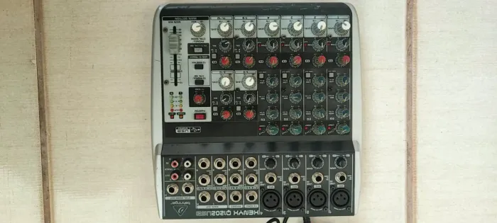 Mesa Behringer 12 canais