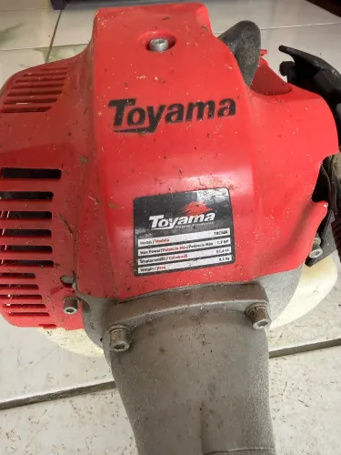 Roçadeira Toyama profissional 2T 51,6cc