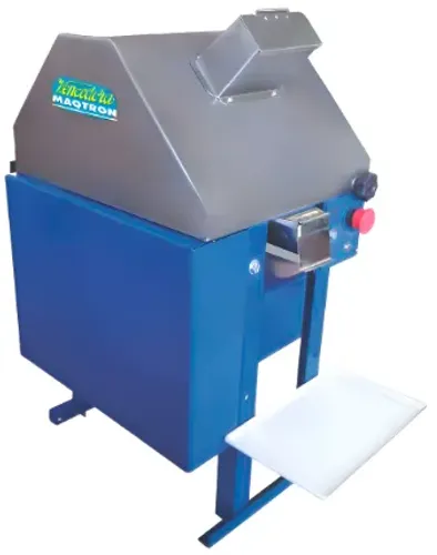 Moenda de Cana Maqtron 127 ou 220 Volts Mod. B721 Inox para 100 litros hora