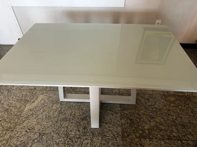 Conjunto de Luxo: Mesa de Jantar + Aparador em Laca e Vidro