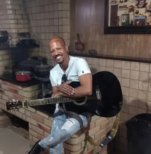Cantor Sertanejo Modão