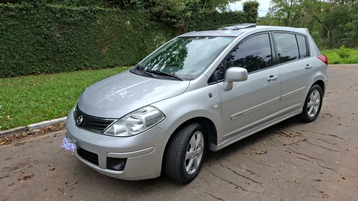 Nissan Tiida SL 1.8/1.8 Flex 16V Aut. 2011
