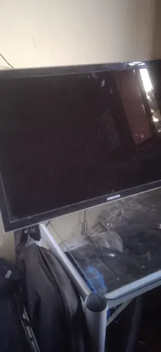 Estou vendendo essa tv, ela ela abre e fecha sozinha esse é o meu Cel : *