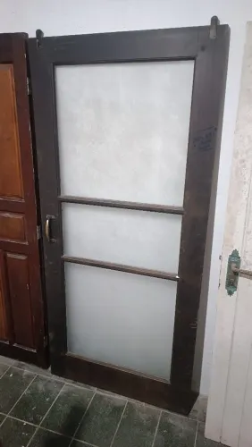Porta de itaúba c/vidro 90cmL x 1.97 A de CORRER VENDE-SE 