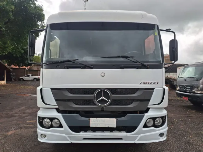 Atego 2426 6x2 carroceria