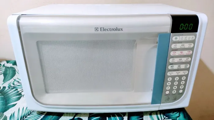 Microondas Electrolux 31 litros funcionando perfeitamente