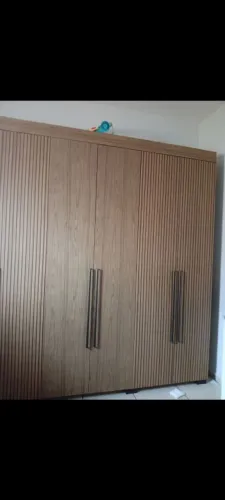 Guarda-Roupa de Casal Grande 4 Portas Amadeirado