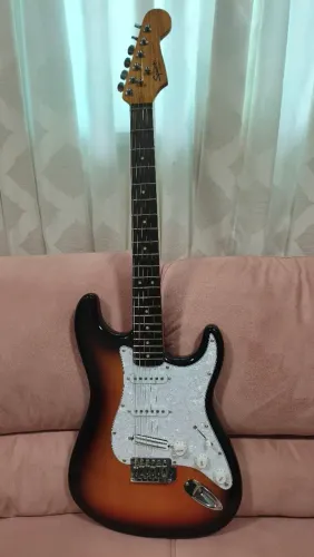 Guitarra Squier com upgrade 