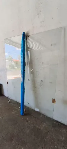 Vende-se box para banheiro novo