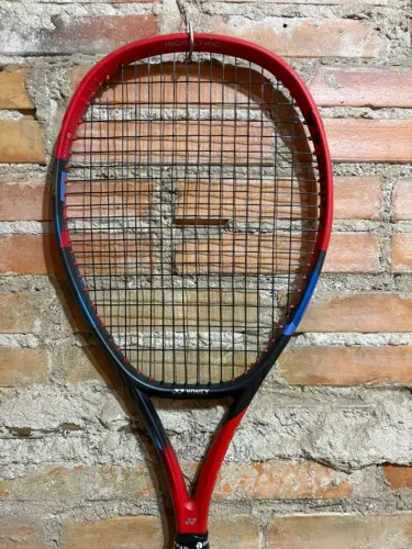 Raquete Yonex Vcore 100 300g 16X19 L3 Seminova