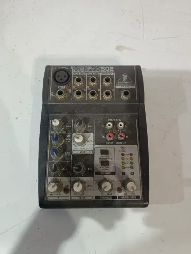 mesa de som analógica Behringer Xenyx 502