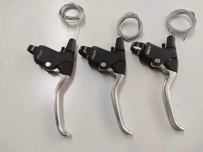 Maçaneta de freio Shimano antigo Altus C50 lado direito anos 90.