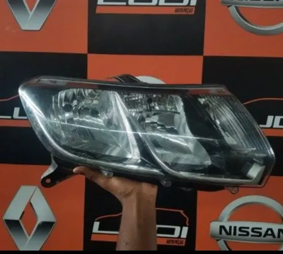 Farol dianteiro lado direito - Renault Sandero Logan 2016 2017 2018 2019
