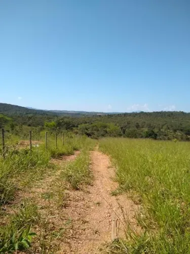 Chácara 20.000 m², plano, riacho nos fundos, terra fértil. Jaboticatubas.