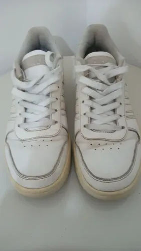Tênis Adidas Hoops ( importado) tam. 39 BR./ Tam. 8 U.S ( Usado).