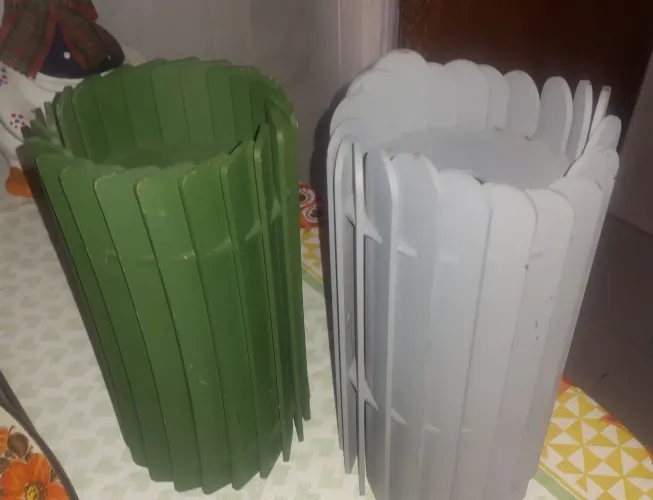 Par de Vasos Decorativos em Madeira