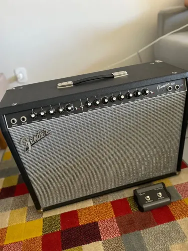 Fender Champion 100! TOP!!! Obs: somente p/ Brasília