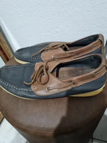 Sapato dok side em couro