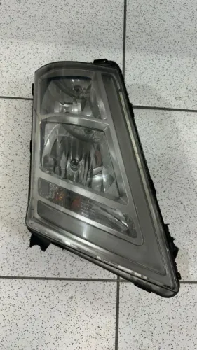 Farol volvo FH direito 2015 a 2021