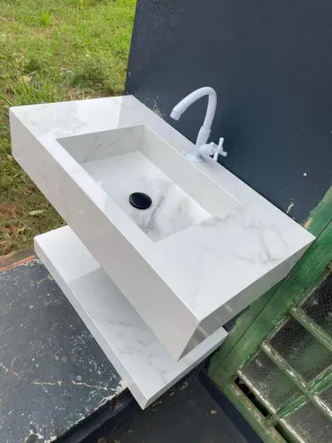 Pia esculpida para banheiro em porcelanato 