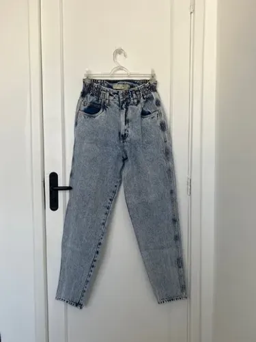 Calça jeans clochard estilo vintage 