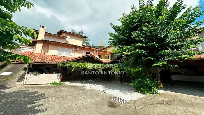 Casa para aluguel, 5 quartos, 2 suítes, 5 vagas, Trindade - Florianópolis/SC