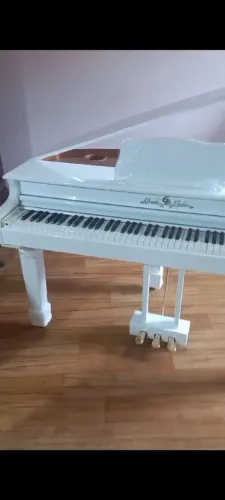 Piano de Cauda Branco Eletroacustico 'Gb Pianos' Modelo *Compact Atracttive* ñ yamaha 