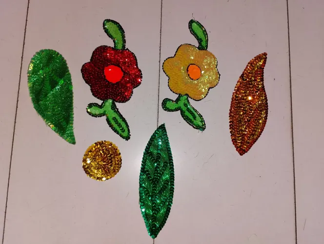 Flores, Gotas e Folhas apliques em paetês