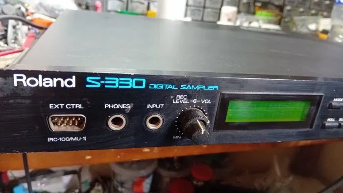 Roland S330 Sampler 