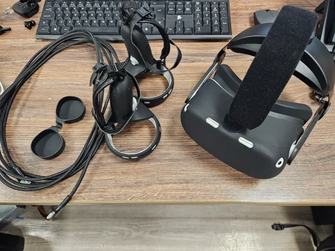 Oculus Quest 2 usado c/Acessórios