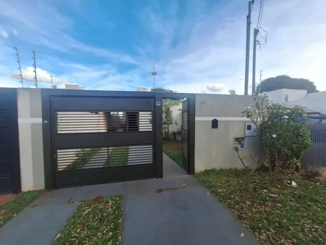 Casa excelente, com churrasqueira na varanda!
