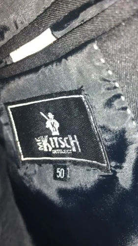 Terno KITSCH preto - Elegância e Estilo