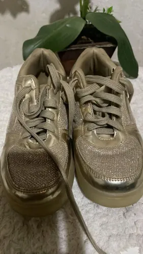 Tênis Feminino Dourado