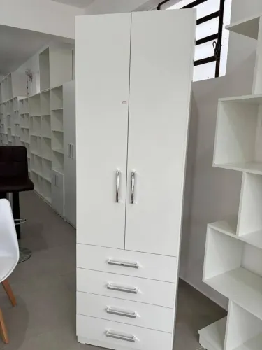 Multiuso 2 portas e 4 gavetas