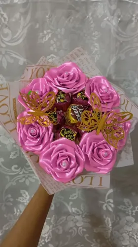 Buquê de rosas eternas com bombons 