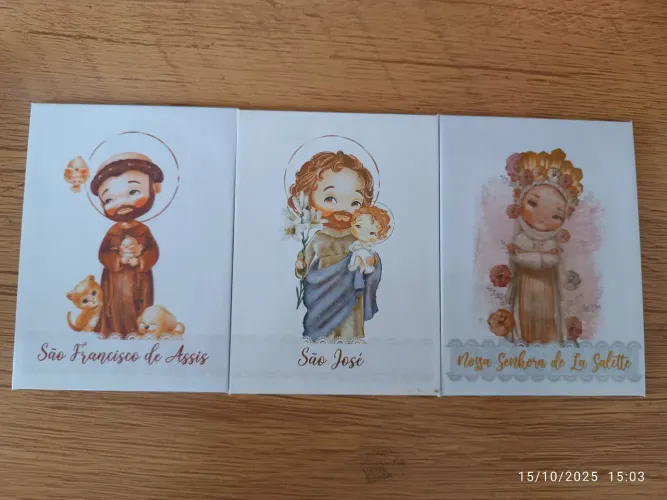 Kit com três Pequenos Cartãozinhos fofinhos de santinhos pequenos tamanho a6 