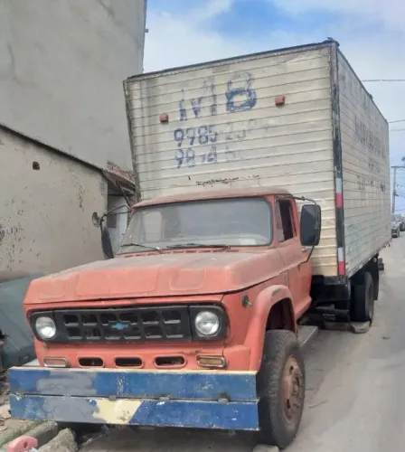 Vendo Caminhão e Baú separado ou junto