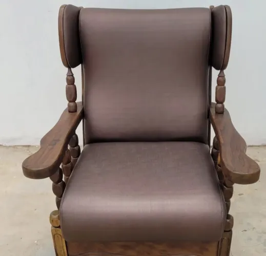 Reforma de poltrona no tecido factor marrom