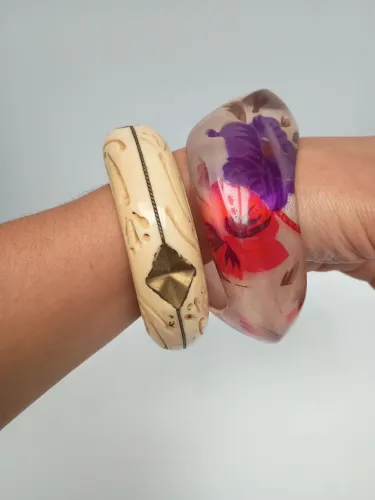 Pulseiras vintage as duas pelo valor anunciado