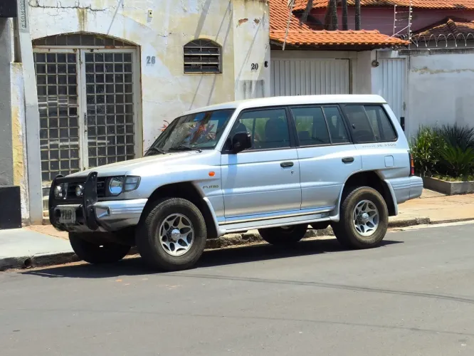 Mitsubishi Pajero GLS 3.5 V6 4P Mec. 1999