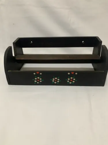 Porta papel toalha em madeira com detalhes
