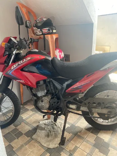 Vendo bros 150 quitada e emplacada