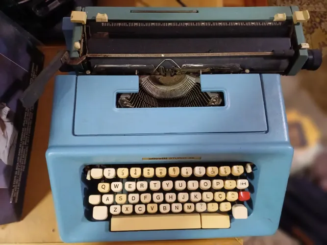 Vendo máquina de escrever Olivetti estúdio 46