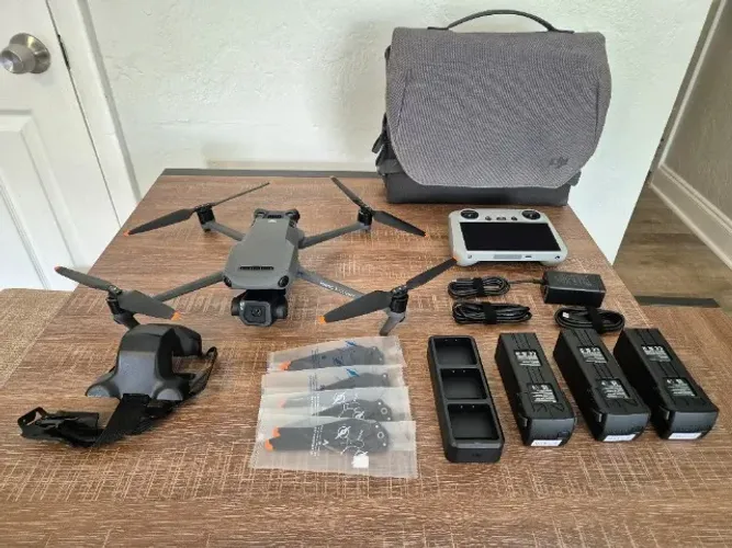 DJI MAVIC 3 CLASSIC - Fly More Combo