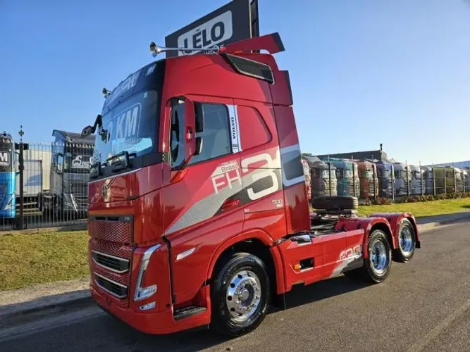 Volvo FH 500 6x2 Globetrotter Ano 25 Euro 6 Farol Ful Led Geladeira Pacote LC Disponível.
