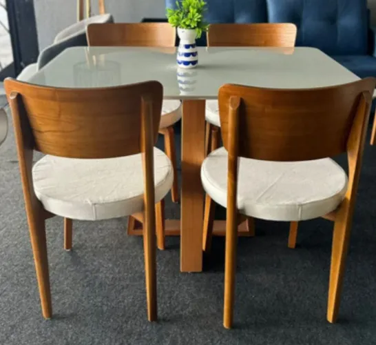 Mesa de jantar 4 cadeiras Dalila em madeira Tauari