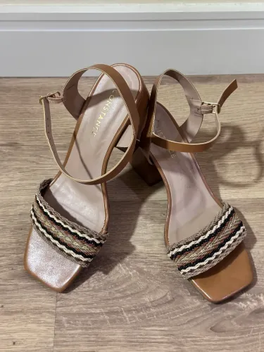 Linda Sandália - Constance