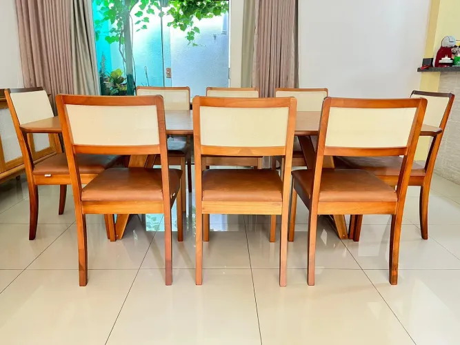 Mesa para 8 pessoas super resistente com cadeiras de madeira maciça