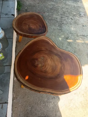 Mesa feita de tora 